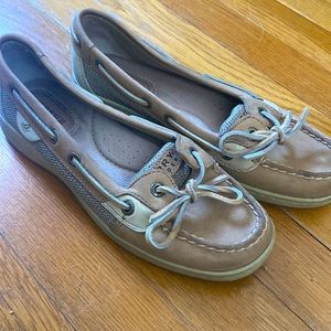Sperry women’s boat shoe 6.5